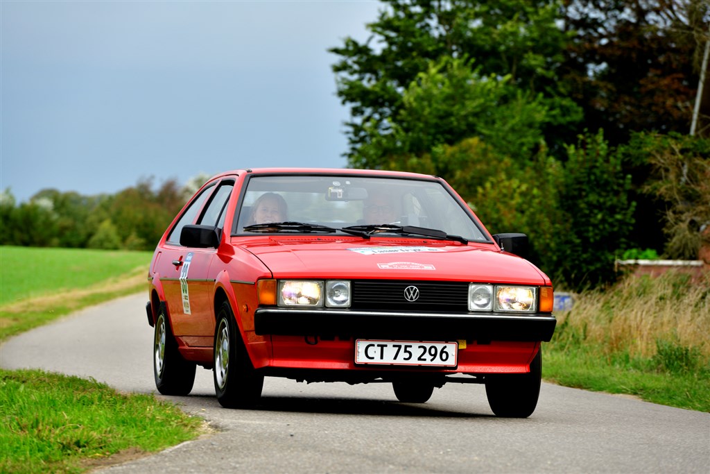I 2020 tog Torben Weber Andersen og Emilie Weber Wellendorf en sensationel totalsejr i Oresund Rally med denne VW Scirocco GTL. Og når løbet starter lørdag den 30. oktober på Torvet i Hillerød, er de blandt favoritterne til totalsejren.
(Foto: Michael Eisenberg - Intercom)